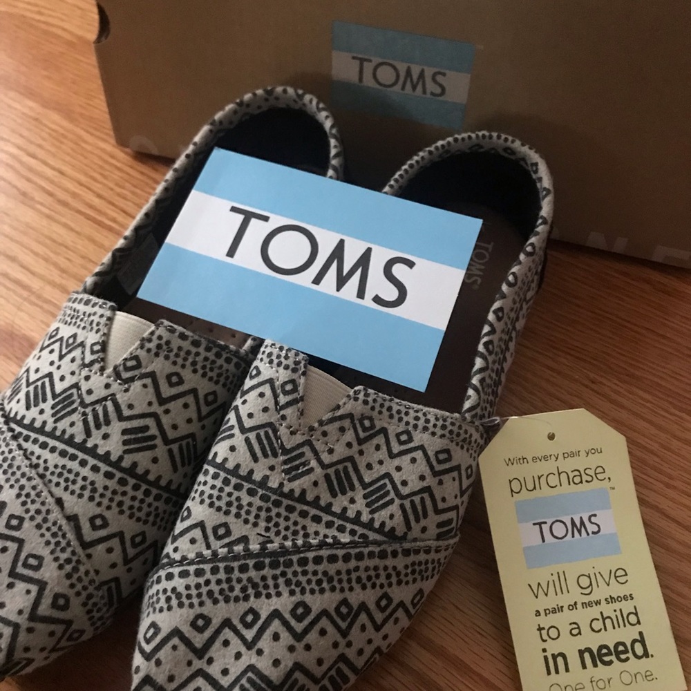 Brand new in box - Toms women’s print shoes